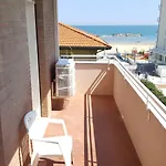 3 Con Vista Sul Mare E Parcheggio 리미니