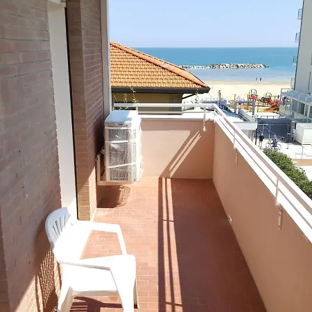 6 Posti, Con Balconi Vista Mare Rimini