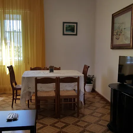 6 Posti, Con Balconi Vista Mare *