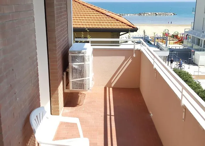 3 Con Vista Sul Mare E Parcheggio リミニ