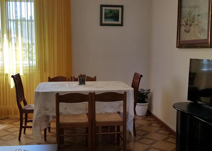 6 Posti, Con Balconi Vista Mare *